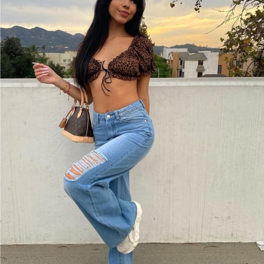 Leopard Print Ruched Crop Top - Picture 3 of 4